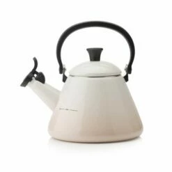 Le Creuset Meringue Kone Kettle - Premium Stovetop Tea Kettle, Enamelled Cast Iron, 1.7L
