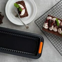 Le Creuset White Stoneware 22cm Side Plate - Premium Tableware for Elegant Dining -HARTS OF STUR Sales 70203220100099 Le Creuset White Stoneware 22cm Side Plate 5