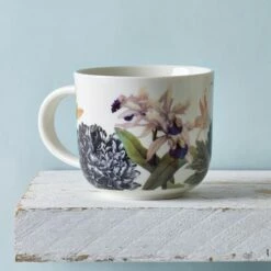 Royal Botanic Gardens Kew Bee Floral White Mug 290ml - Elegant Drinkware for Tea & Coffee Lovers -HARTS OF STUR Sales 8520110 RBG Kew Bee Floral White Mug 2