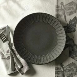 Royal Botanic Gardens Kew Living Jewels 27cm Black Dinner Plate - Elegant Tableware