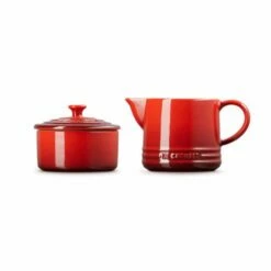 Le Creuset Cerise Milk & Sugar Set - Premium Tableware for Elegant Tea Time -HARTS OF STUR Sales 89331000600003 Le Creuset Milk And Sugar Set Cerise 2