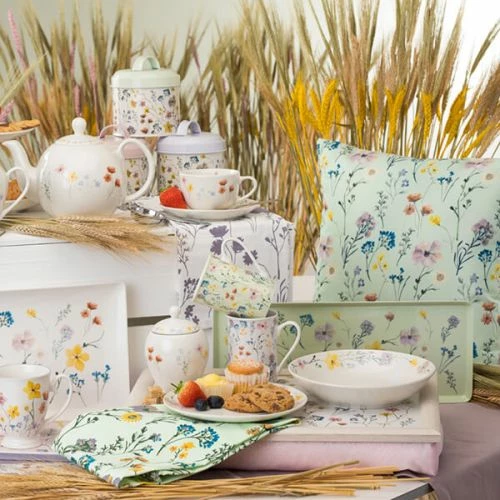 English Tableware Company Pressed Flowers Lap Tray - Elegant & Durable Tableware Accessory 5 English Tableware Company Pressed Flowers Lap Tray - Elegant & Durable Tableware Accessory - Image 3