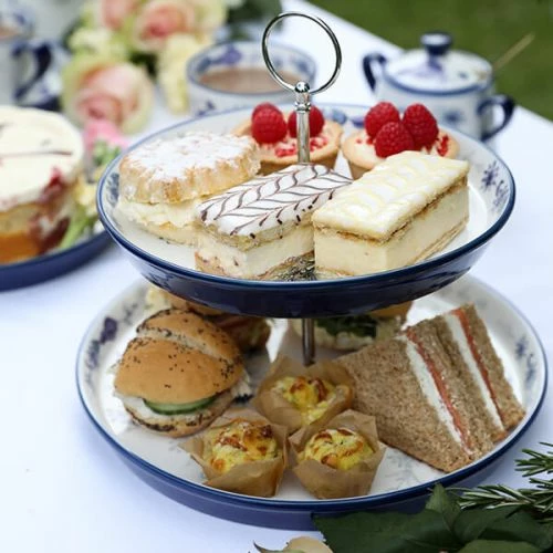 London Pottery Blue Rose Cake Stand | Elegant Tableware for Baking & Serving 6 London Pottery Blue Rose Cake Stand | Elegant Tableware for Baking & Serving - Image 4