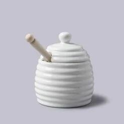 W.M.Bartleet & Sons White Honey Pot with Wooden Dipper - Elegant Tableware for Sauce, Jam & Condiments